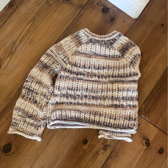 Universal Thread Goods Co. Boho Bell Sleeve Sweater size Medium - Picture 2 of 4